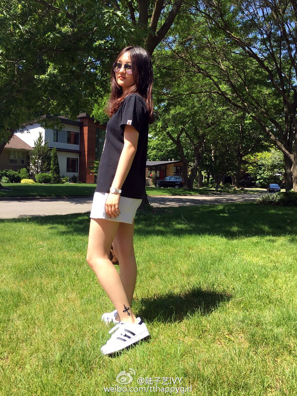 《花千骨》中的她在剧中神似赵丽颖,长大之后,像是关晓彤翻版