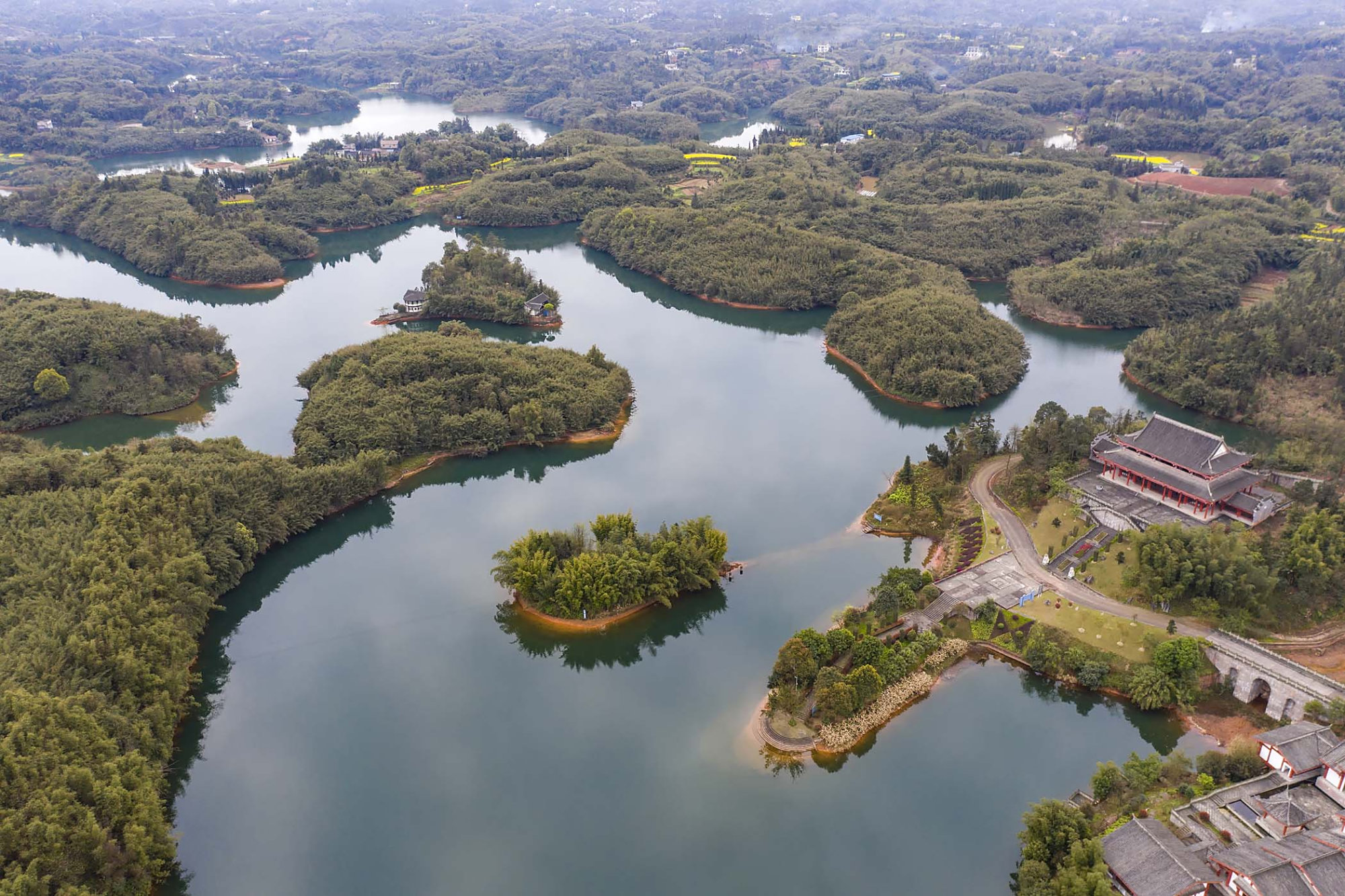 【来源:ic photo】凤凰湖风景区地处泸州纳溪城西15公里的大渡口镇