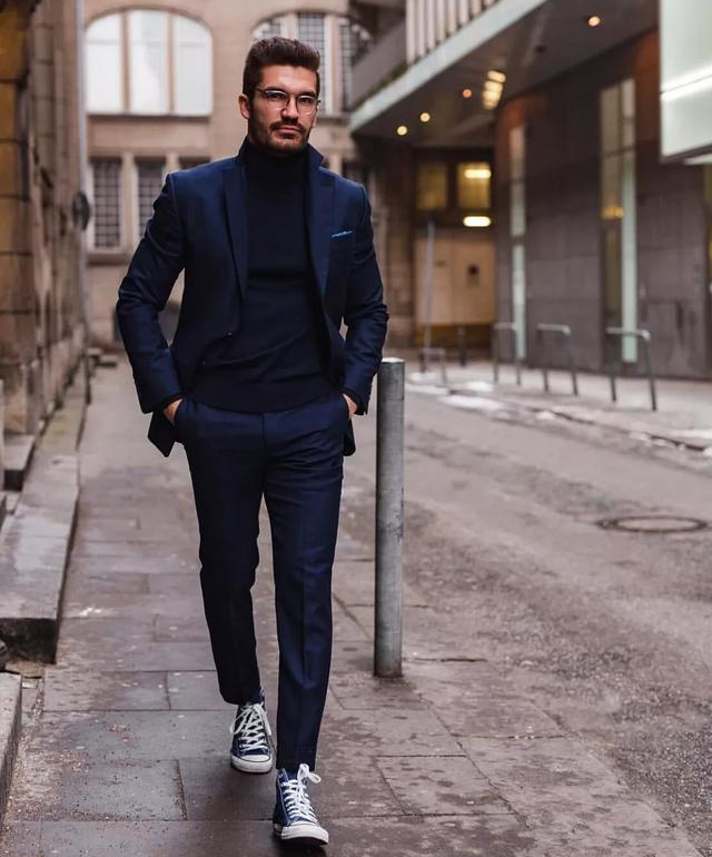 男生黑色鞋子搭配什么颜色的裤子好看?