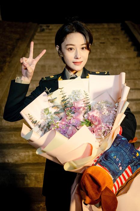 《号手就位》拍摄进入尾声 张馨予戏份杀青谢剧组