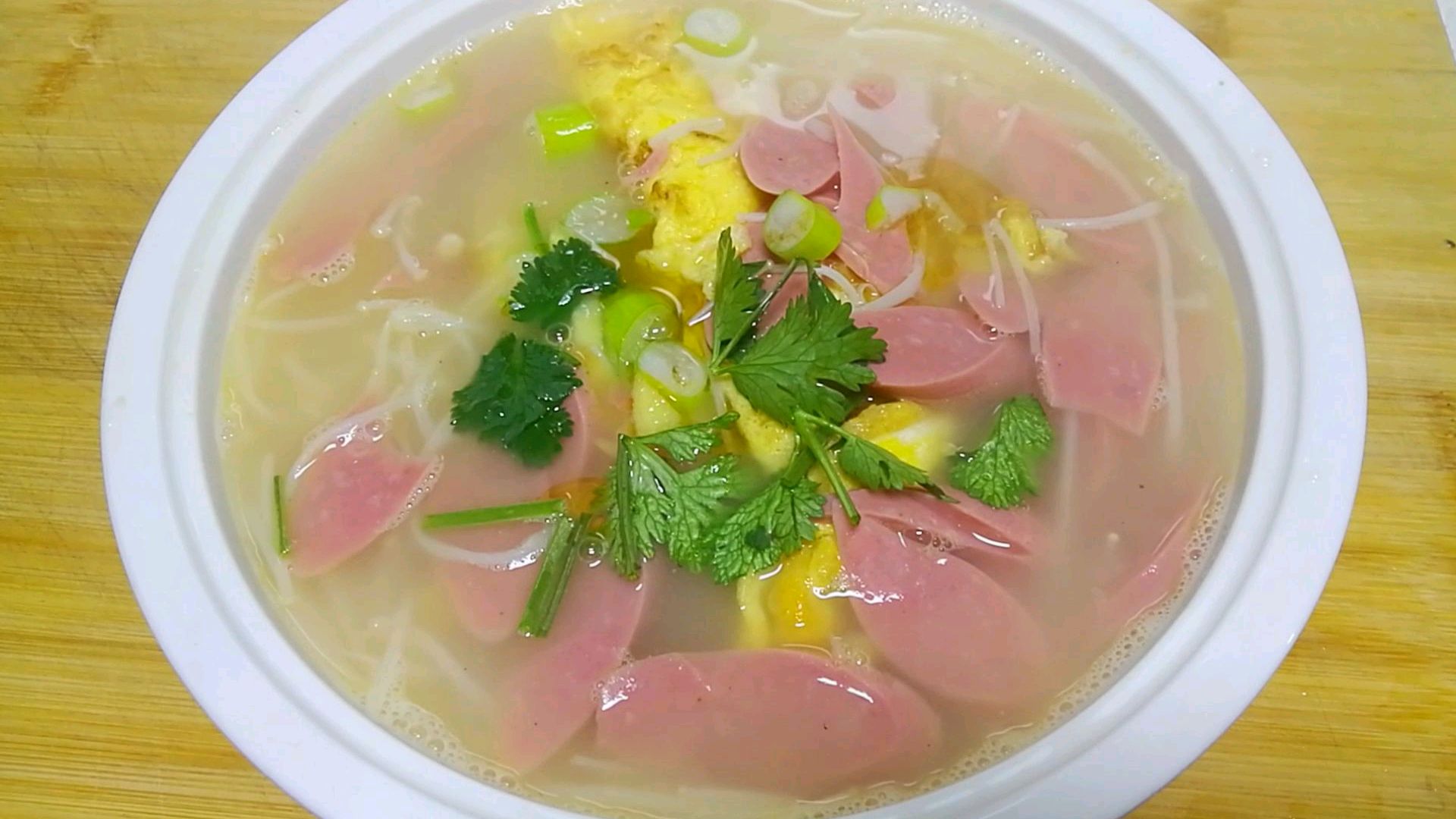 金针菇煎蛋汤:营养美味,老少皆宜,从煎蛋到出锅只需1分钟就成