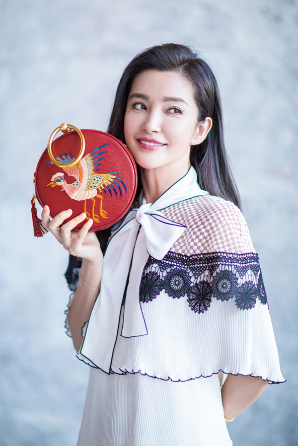 李冰冰:曲眉丰颊,朱唇皓齿的女艺人!