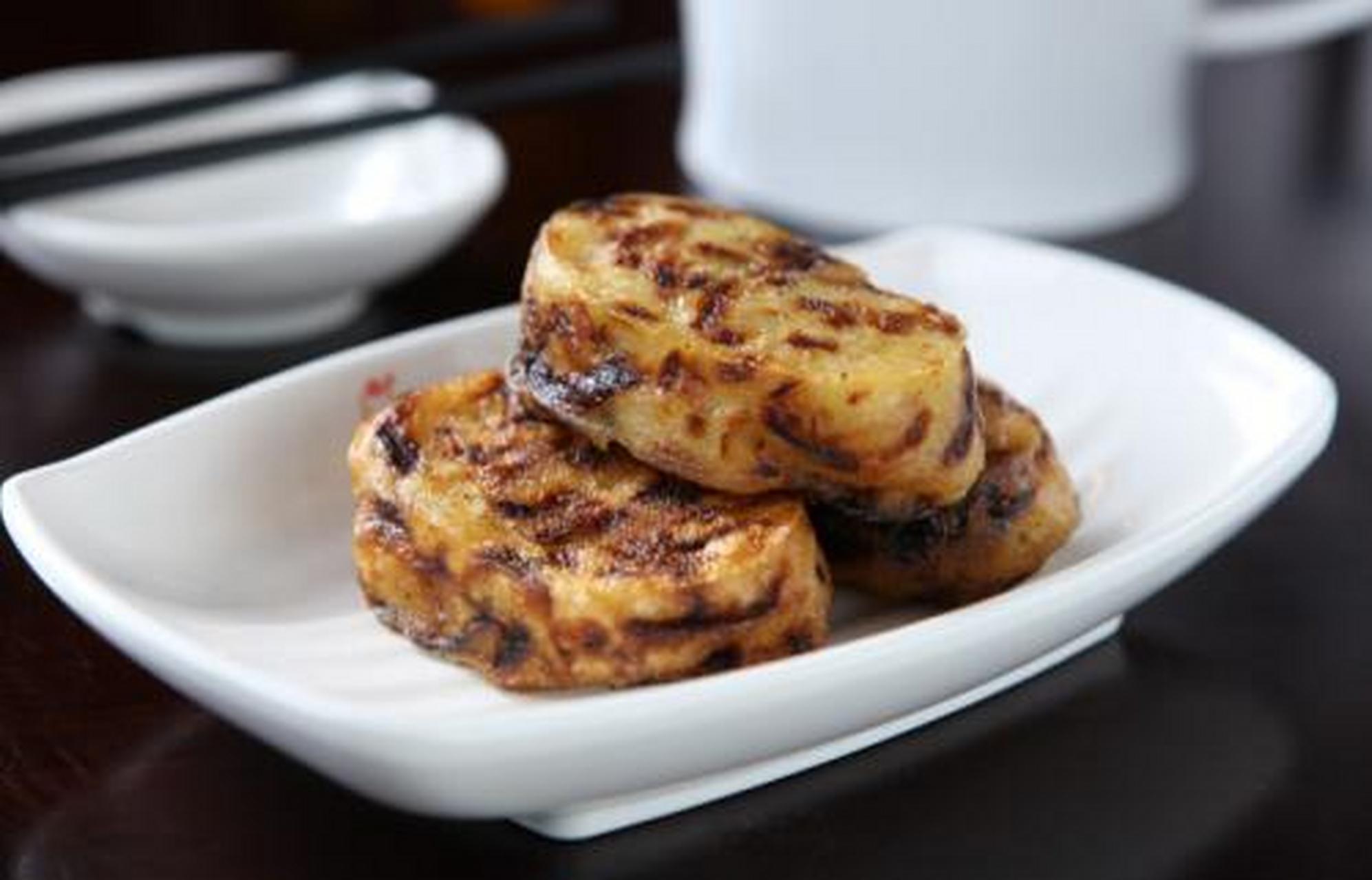 饼:腰子饼最早起源于安徽宣城,后经芜湖发扬光大,故称之为芜湖腰子饼