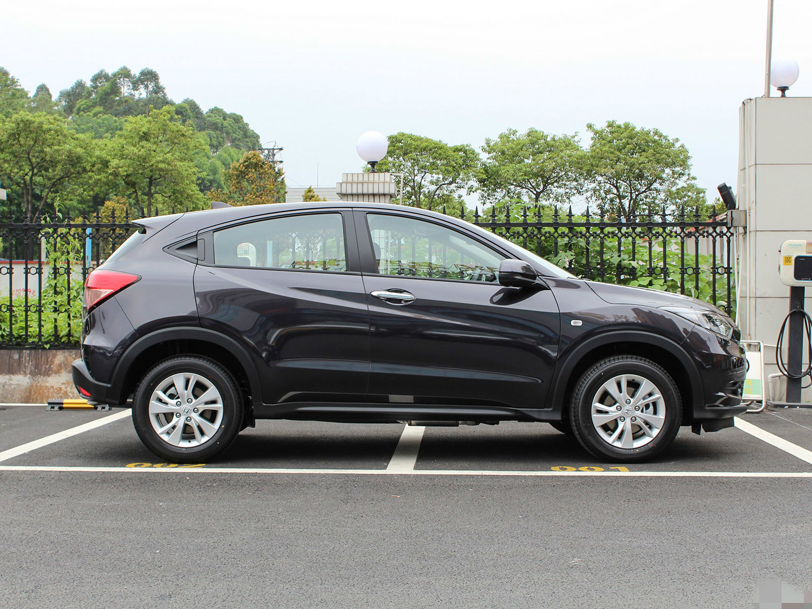 领你欣赏本田缤智的霸气外观