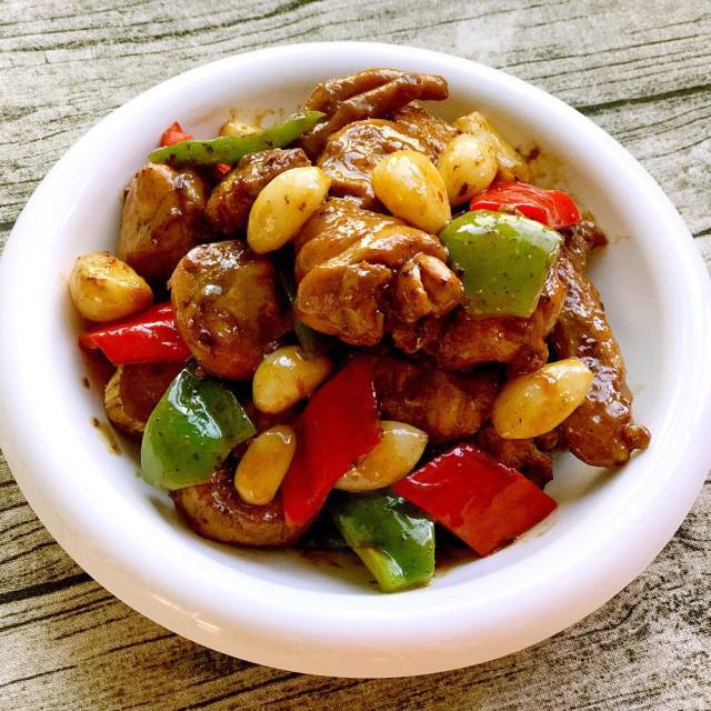 蒜焖鸡块,这样做味道超级棒,大人小孩都爱吃!