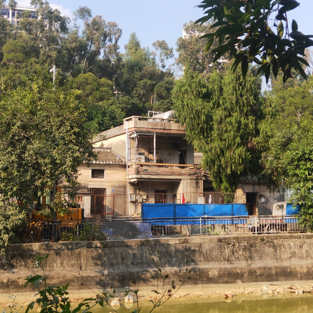 深圳杨美无人村,500块房租没人住,本地房东:盖几层楼就暴富了