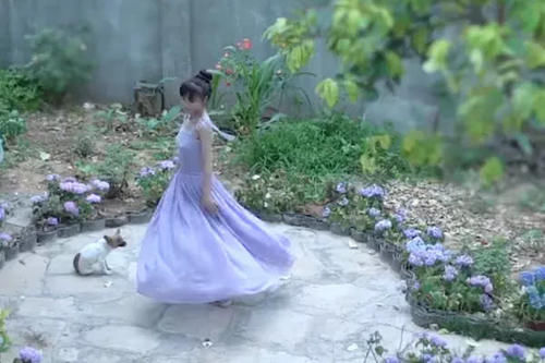 李子柒用"葡萄皮"给自己做裙子,几个月后看成品,这是什么神仙"宝贝"?