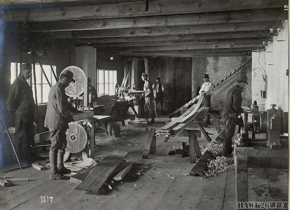 1917年奥匈帝国火炮修理所 一群木匠成为这里不可或缺的人才