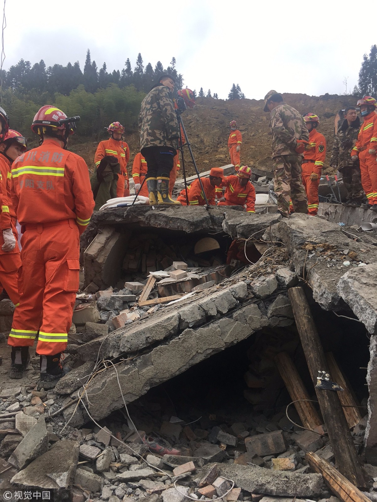 千人齐力救援!泸州叙永县山体滑坡7人获救