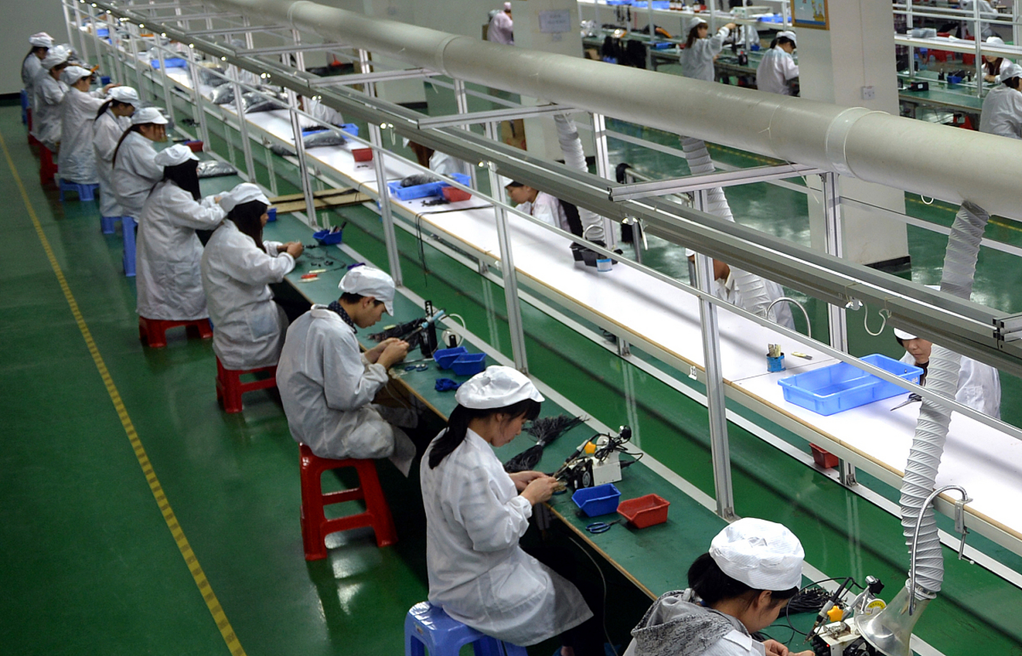 电子产品的配件生产工作,例如电子元件,集成电路等.