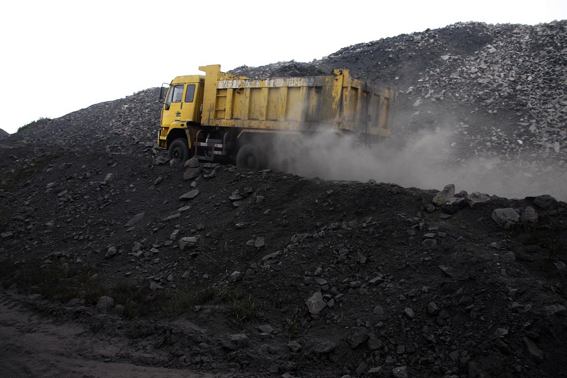 【焦煤&焦炭】    震荡偏强    受主产区安监趋严影响,煤矿产量暂未