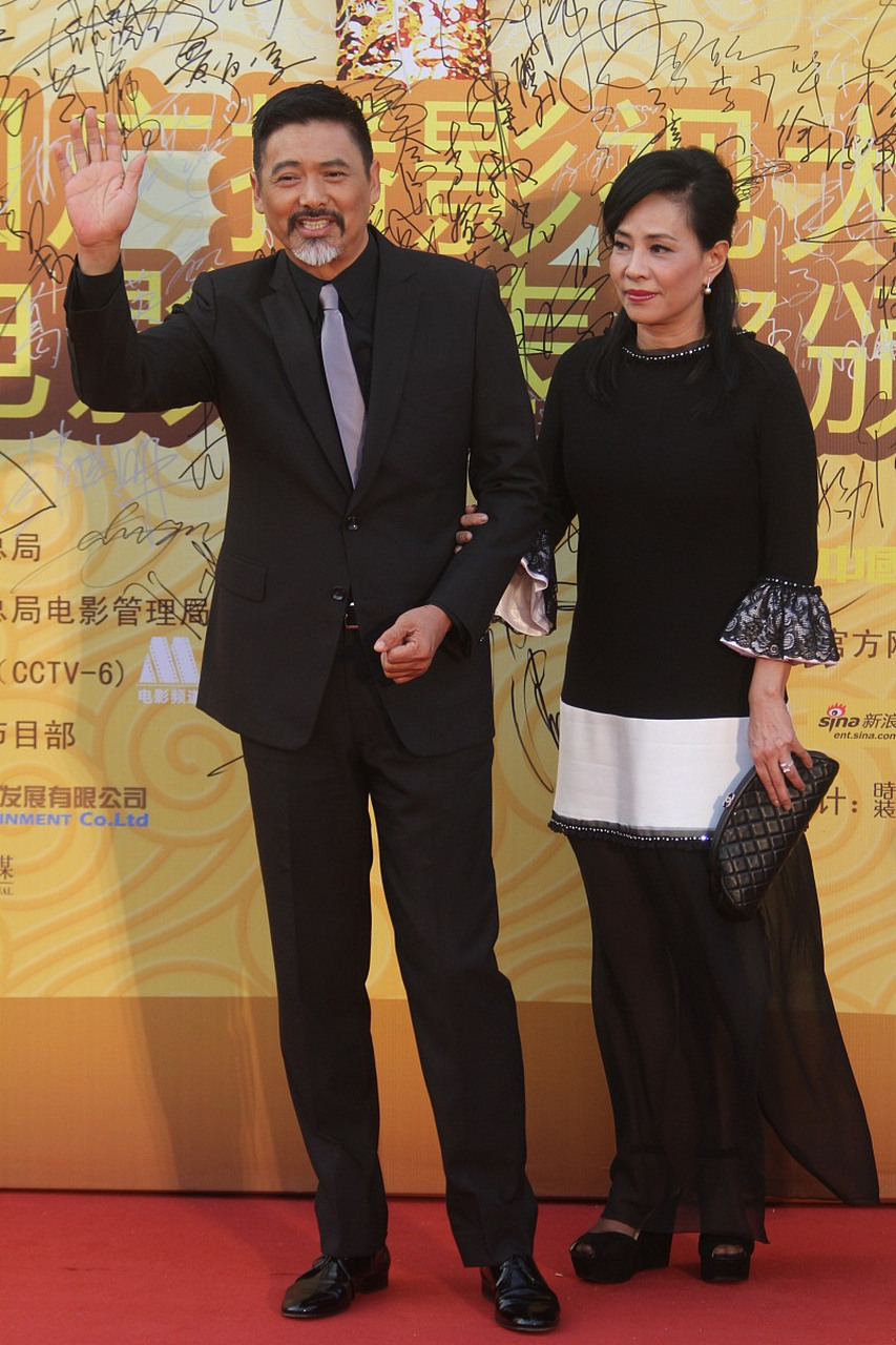 明星周润发  周润发(chow yun fat),1955年出生于香港南丫岛,籍贯广东