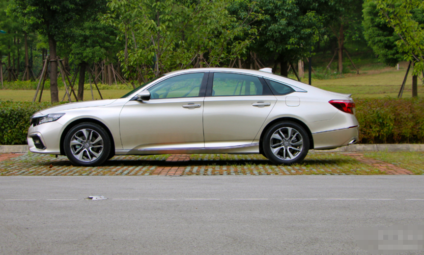 本田inspire,外观设计家用时尚风格,拥有一种独特的气质!