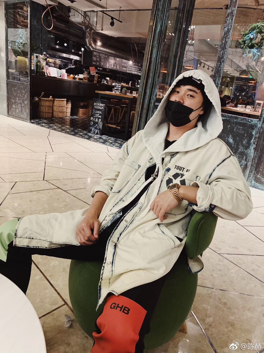 陈赫亲自宣布刮胡时间娇羞脚步很难模仿老婆视角下的霸道总裁