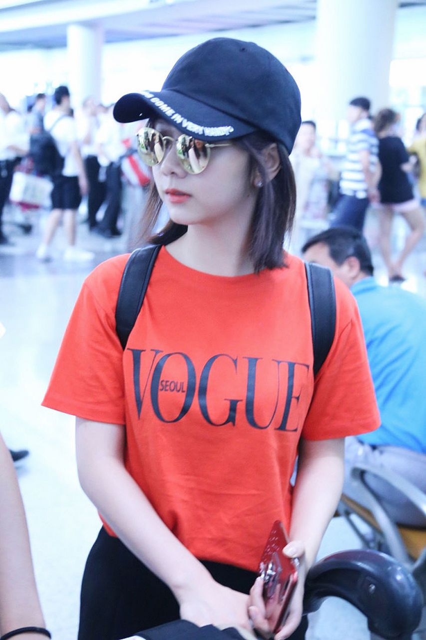 谭松韵的随拍生图!青春有活力!小嘴特别可爱[心][心][心]!