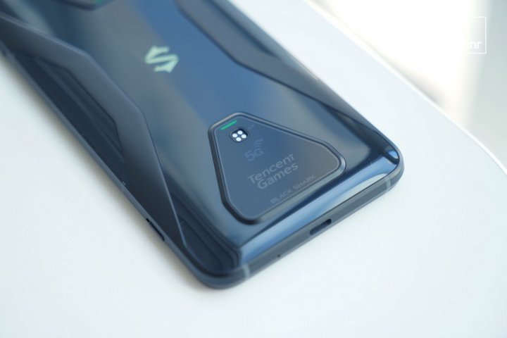 黑鲨游戏手机 3 体验:它像是小米 10 游戏版