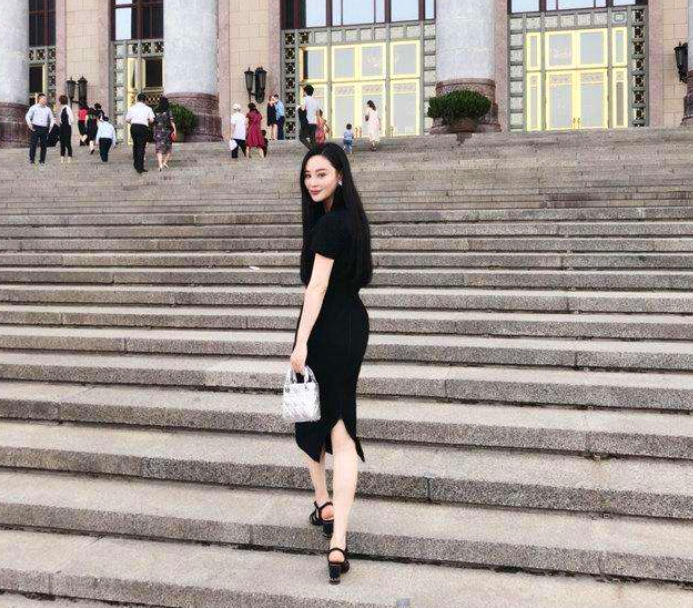 张馨予婚宴上一伴娘走红,脸蛋像极了新娘,网友:何捷分得清吗?