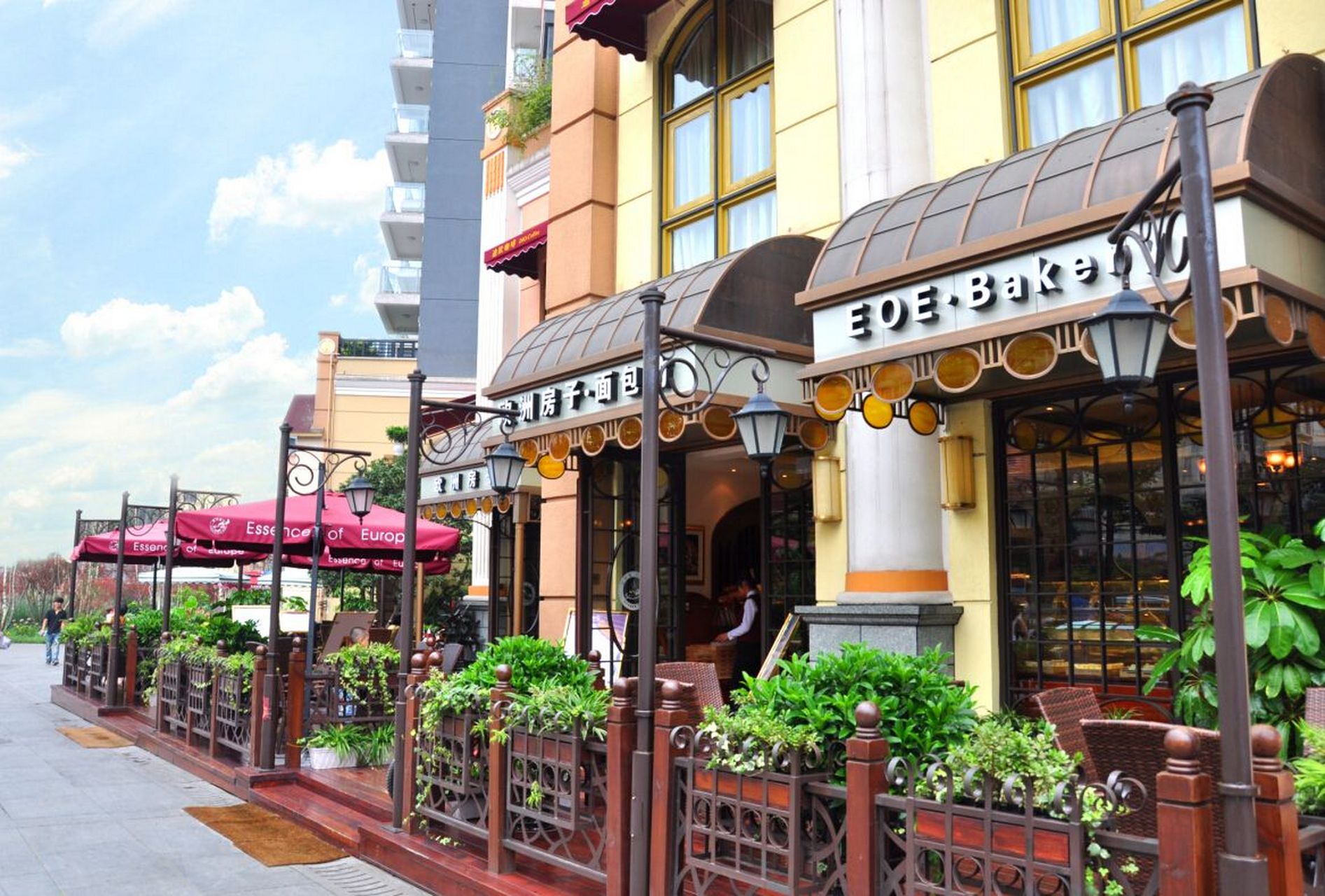 直播武汉·倾城时光#西班牙风情街,位于武汉光谷商圈 光谷广场恫噜