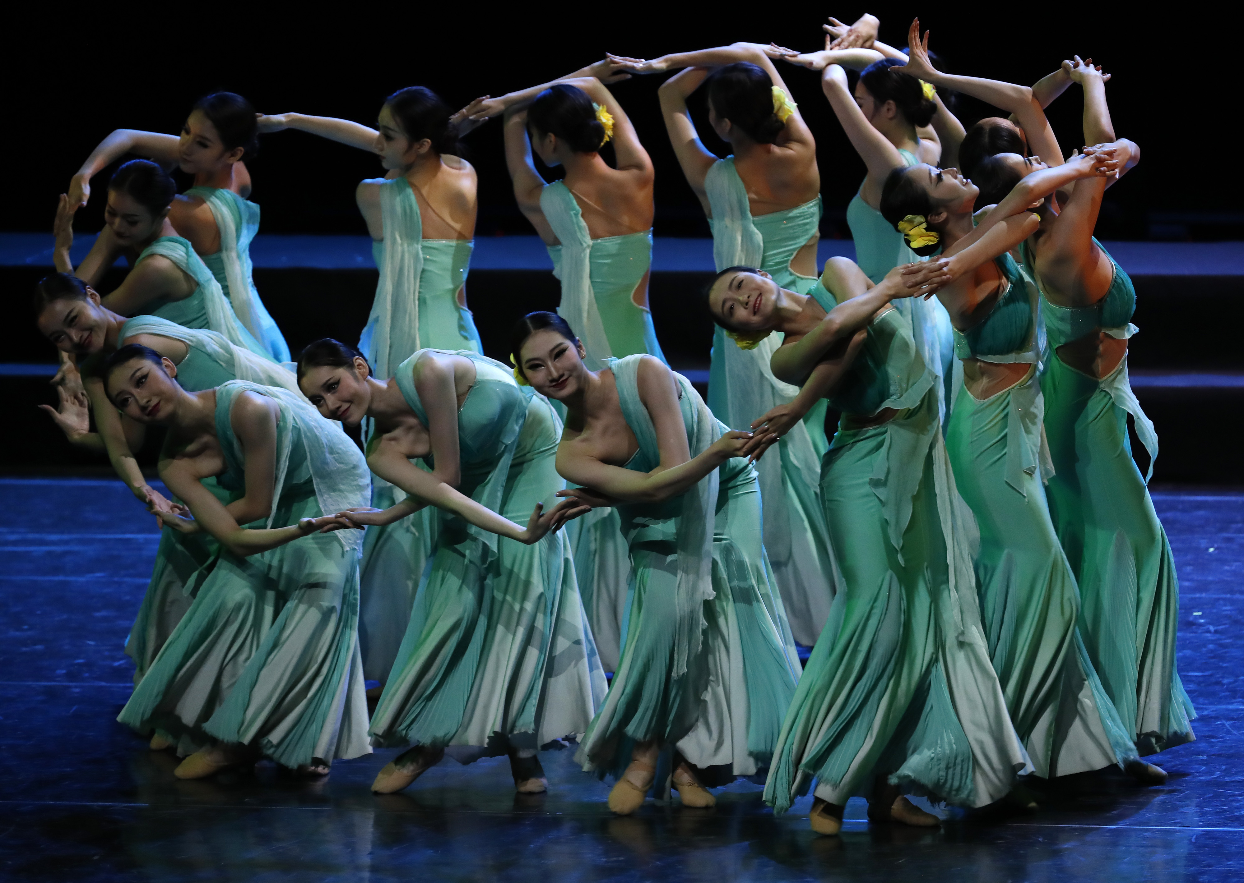 上合艺术节民族舞蹈晚会在京举行(2)