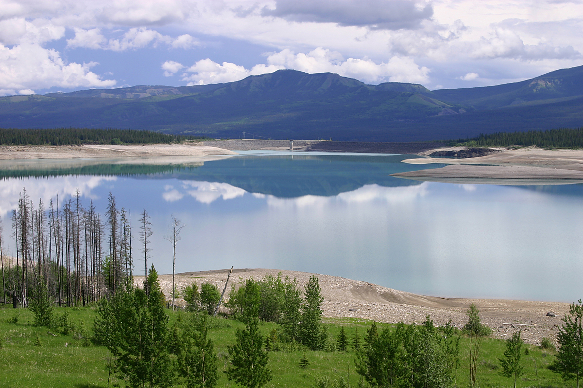 东小天池是新疆天山天池风景名胜区中令人叹为观止的景点之一.