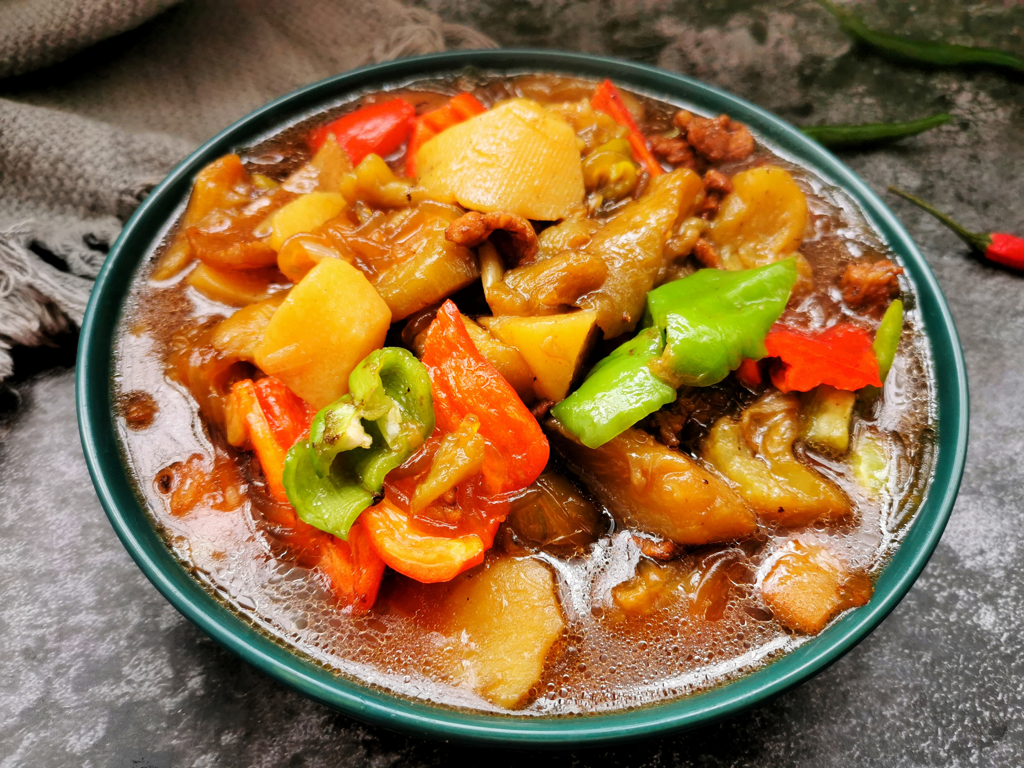 北方人最爱吃的大锅菜,有荤有素,一顿饭吃一锅,越吃越暖和