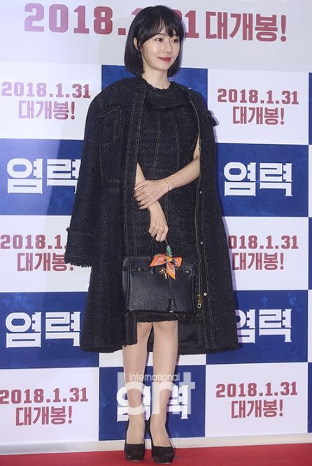 韩国电影《念力》38岁李贞贤保养得宜,皮肤白皙仍有少女感