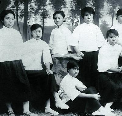 老照片:民国时期女学生们的风采