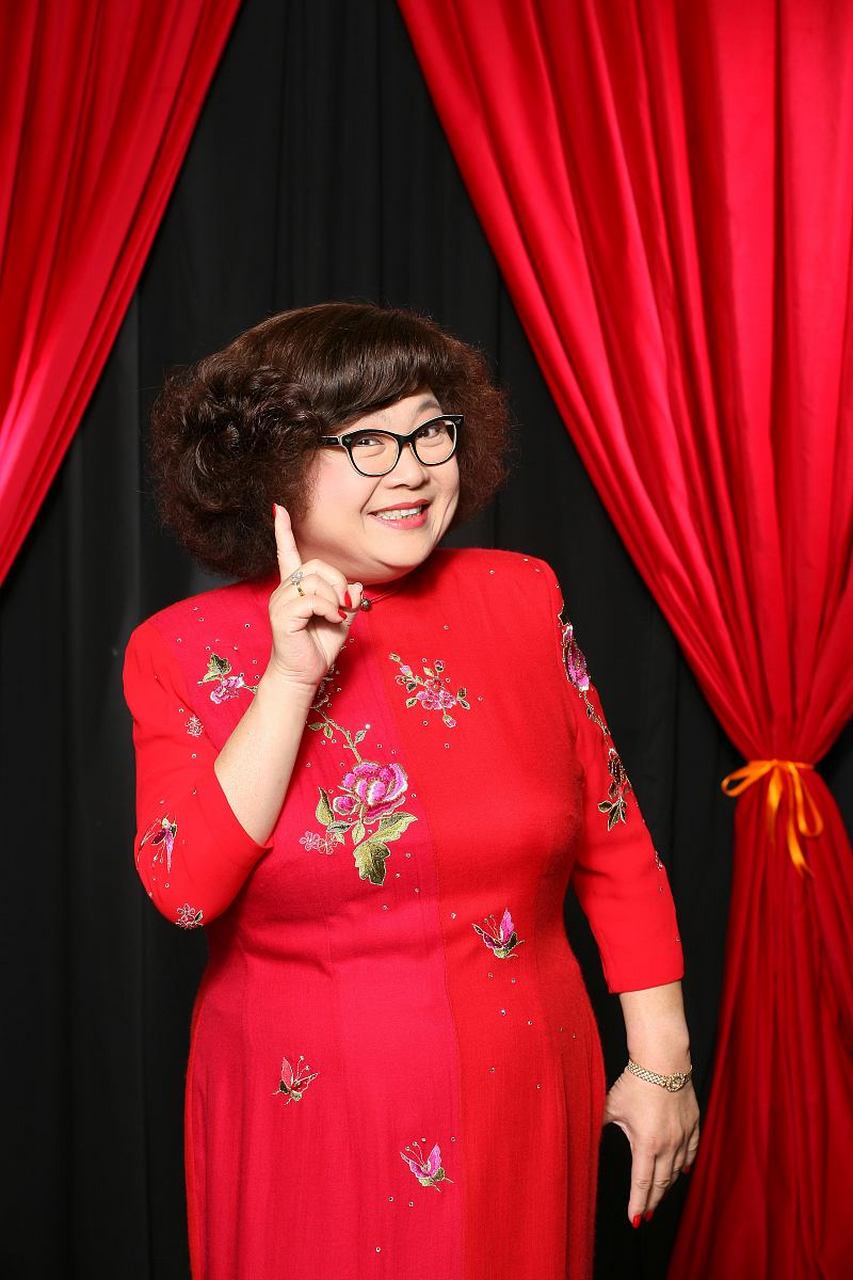 "沈殿霞沉默了一会,坦言:"官晶华是我这辈子最痛恨的人,婚后郑少秋