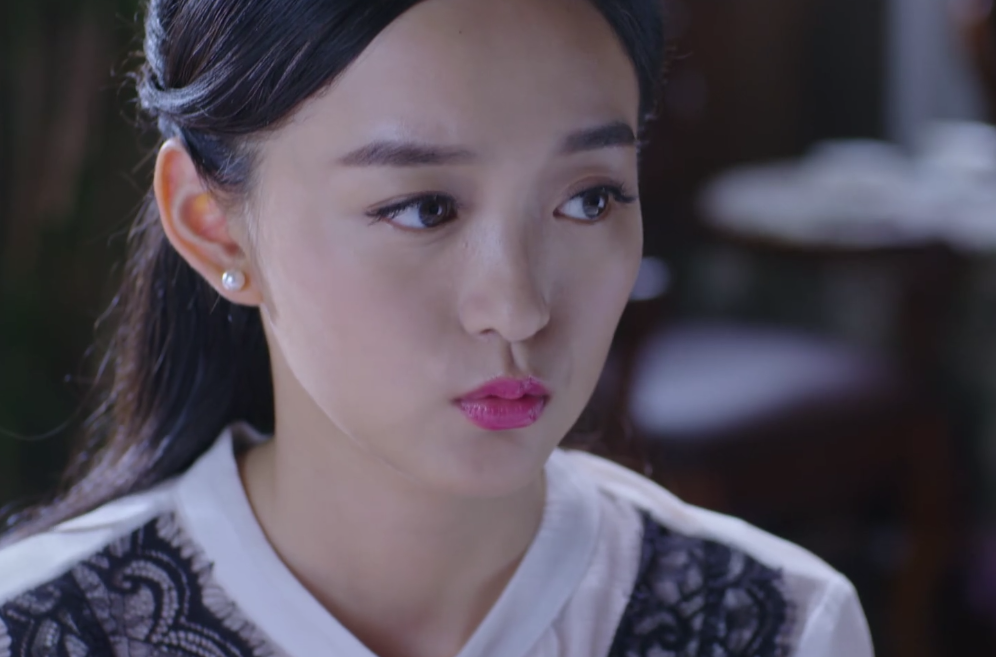 《烈火刀锋》何泓姗神态剧照,嘟嘴可爱忧郁神态最美,堪比赵丽颖