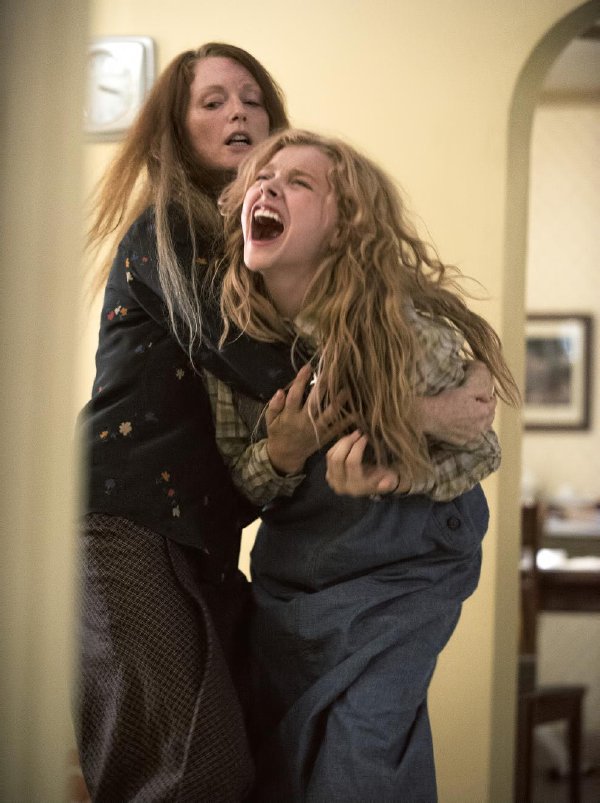 本是天使,被逼迫成魔鬼,看经典奇幻悬疑电影《魔女嘉莉》