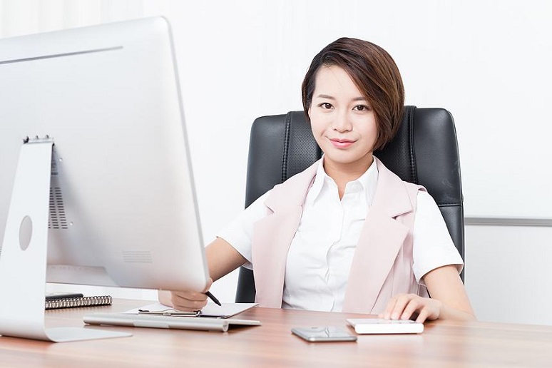 公司白领直言钱不够花,晒出各种花销,终于知道原因了