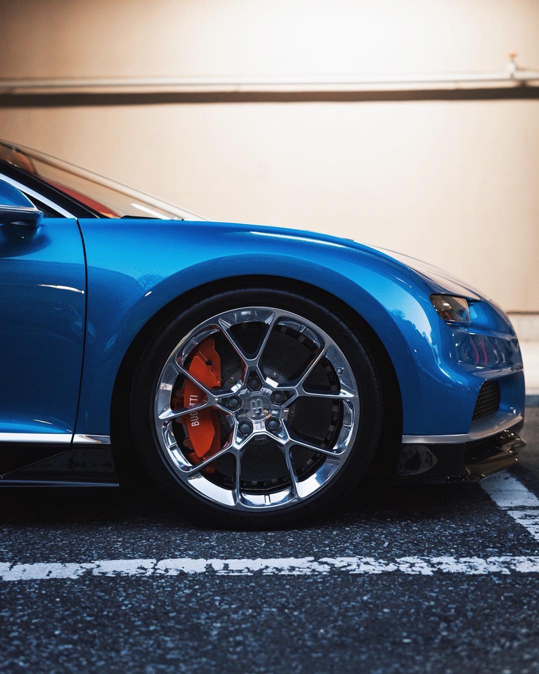 布加迪chiron,这台配色有点液态金属漆的感觉