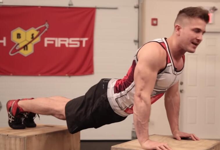 5个错误俯卧撑动作,影响你的胸肌增长,知道后请停止错误发生!