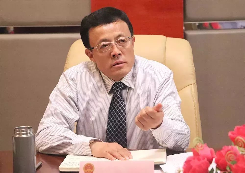 武玉嶂在参加十四届州人大五次会议达日代表团审议时强调:众志成城 尽