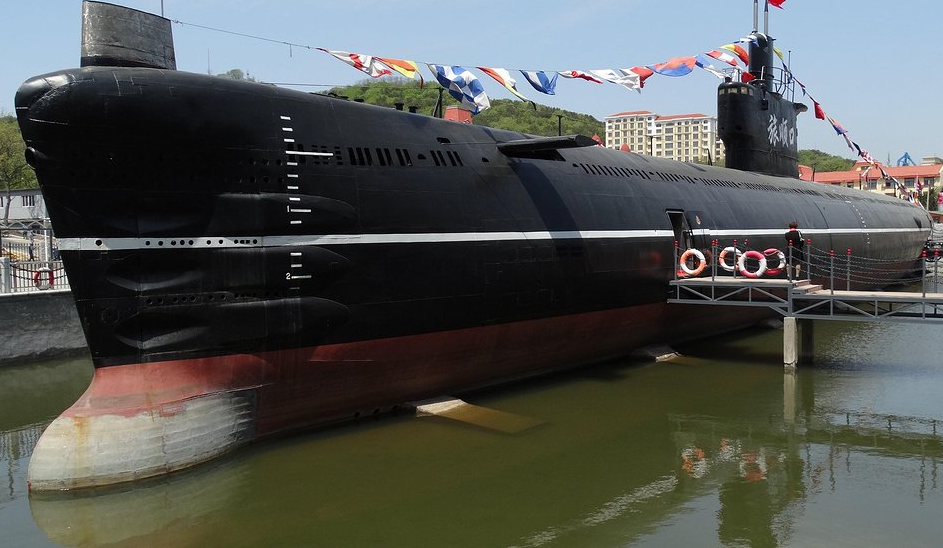033型潜艇是我国自行研制033型常规潜艇