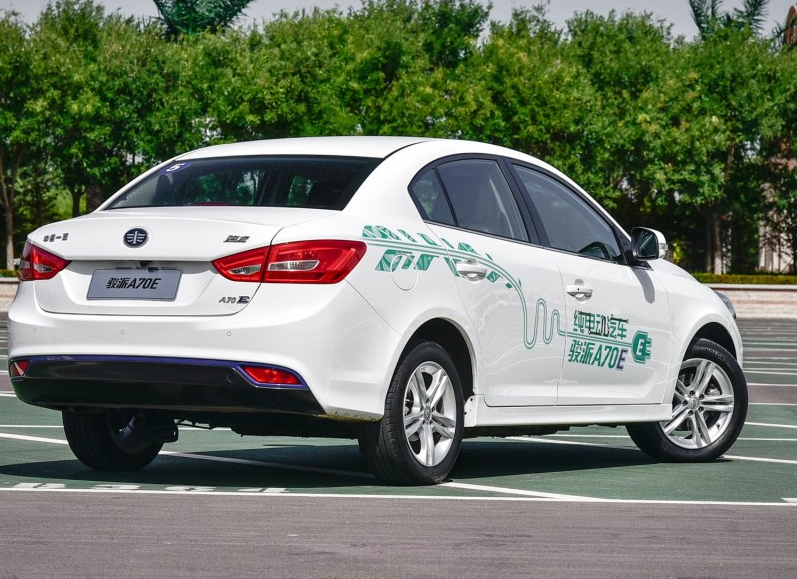 天津一汽骏派a70e外观是属于越看越耐看,越看越喜欢的那一种.