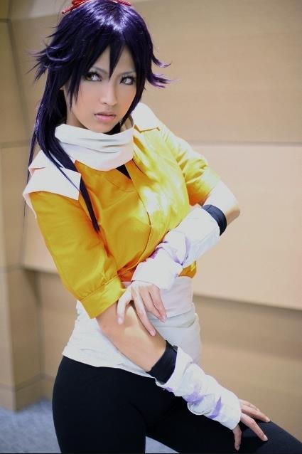 图为四枫院夜一,死神cos,更木剑八,帮我警告一下你的头发,让它别浪费