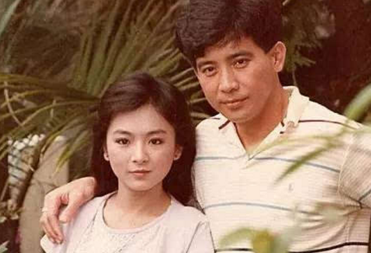 不堪被前任当众家暴,又疑为现任跳楼,赵永馨情路为何如此坎坷?