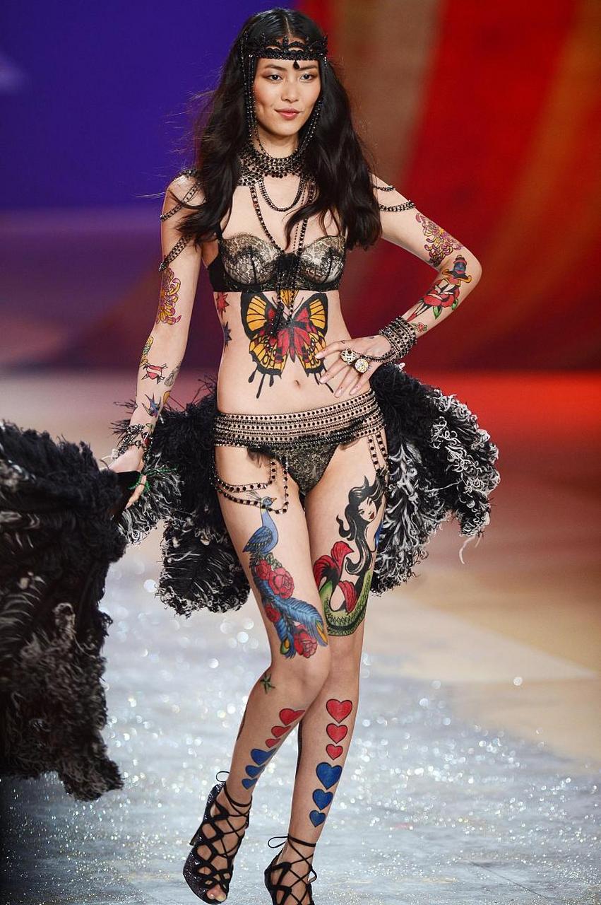 维密模特原来也有东方美女模特:刘雯,何穗,奚梦瑶等#刘雯# #维密天使