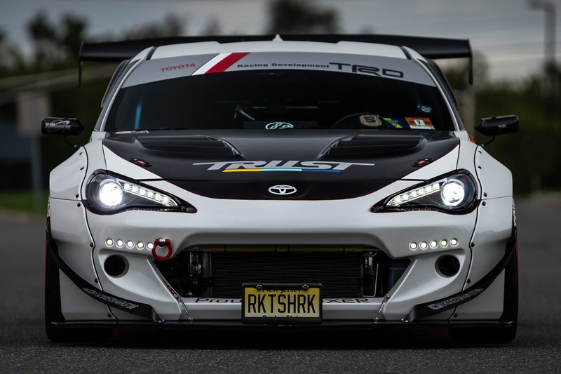 专业赛车风格rocket bunny宽体改装的丰田86整体表现如何?