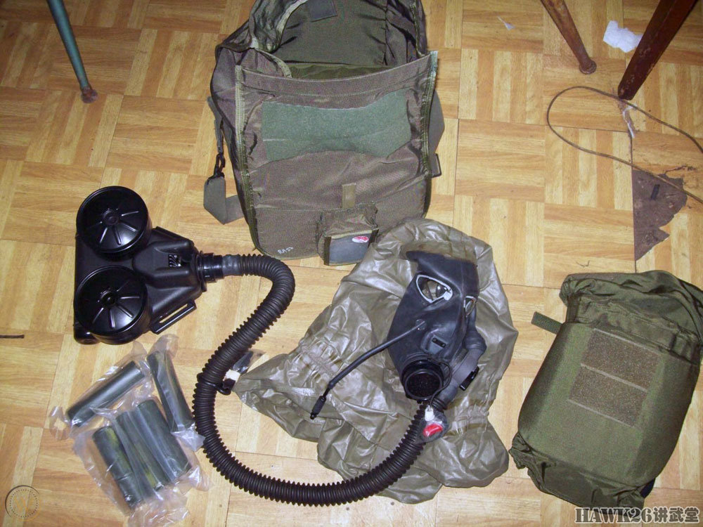 美军"阿帕奇"飞行员佩戴新型防毒面具亮相 为何引起轩然大波?