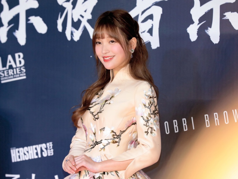 她19岁一举成名,后来却不温不火,如今靠《倾城时光》再度走红