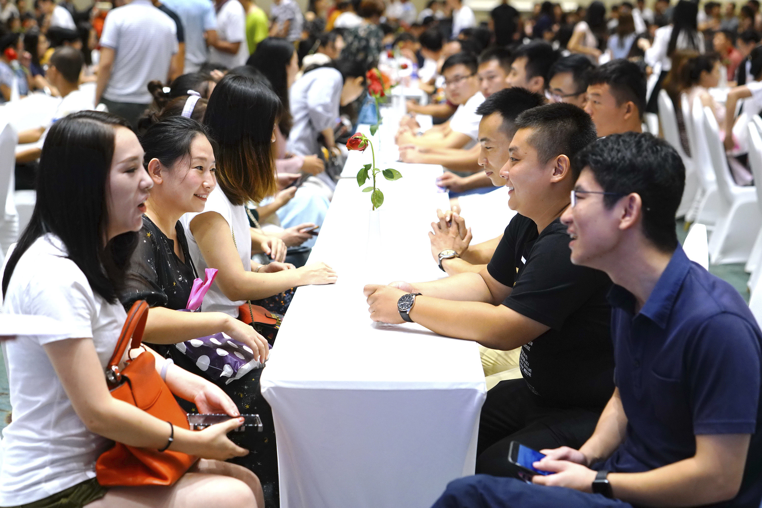 河北唐山举行千人相亲活动(2)