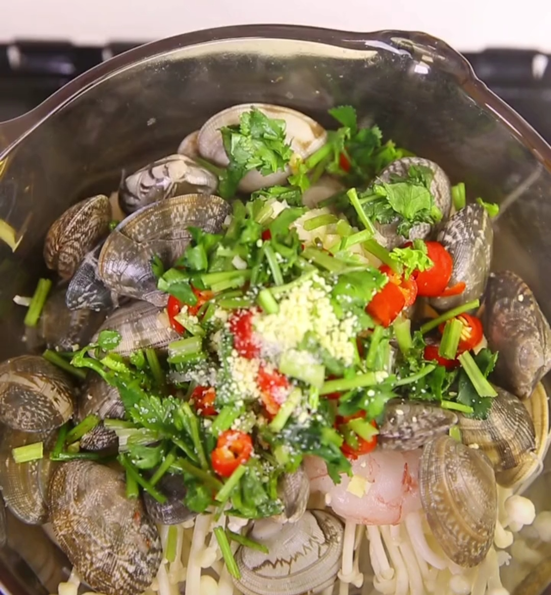 想吃花甲米线不会做?试一试家常版蒜蓉花甲粉丝,你一定会喜欢