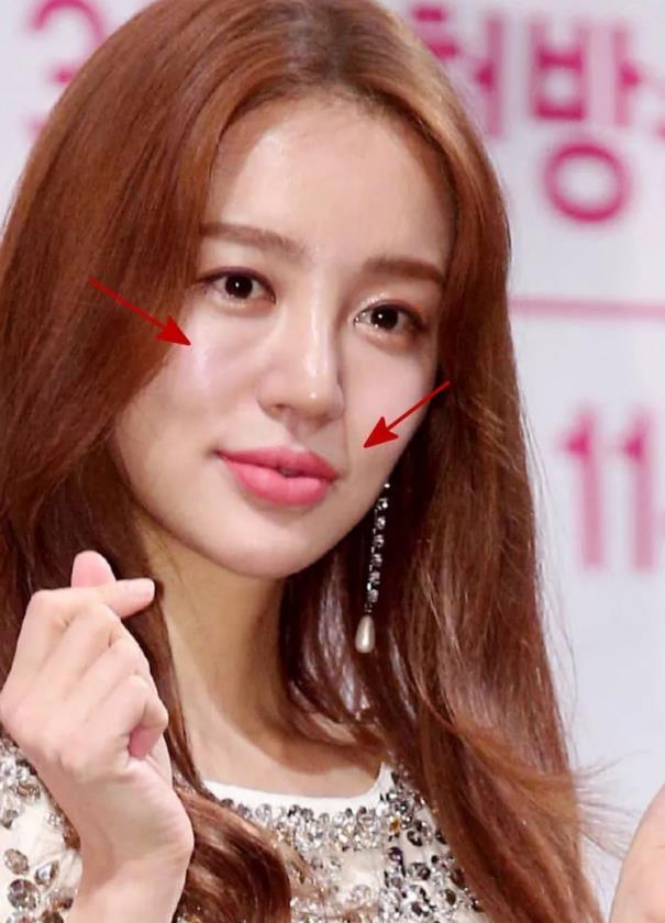 x出道 尹恩惠每部戏的角色都带给人新的惊喜,从率真的皇太妃,到坚强的