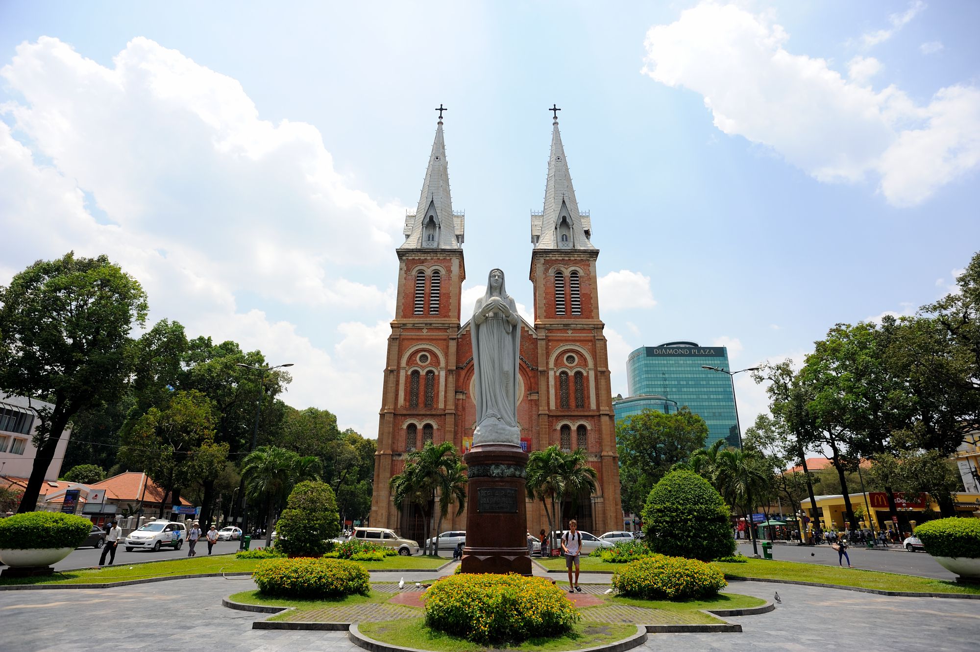 越南第一大城市,被誉为"东方巴黎",地位与中国上海相当