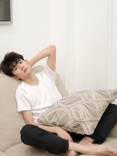 王源的10张生活照,网友:什么都无法阻挡你的帅气!