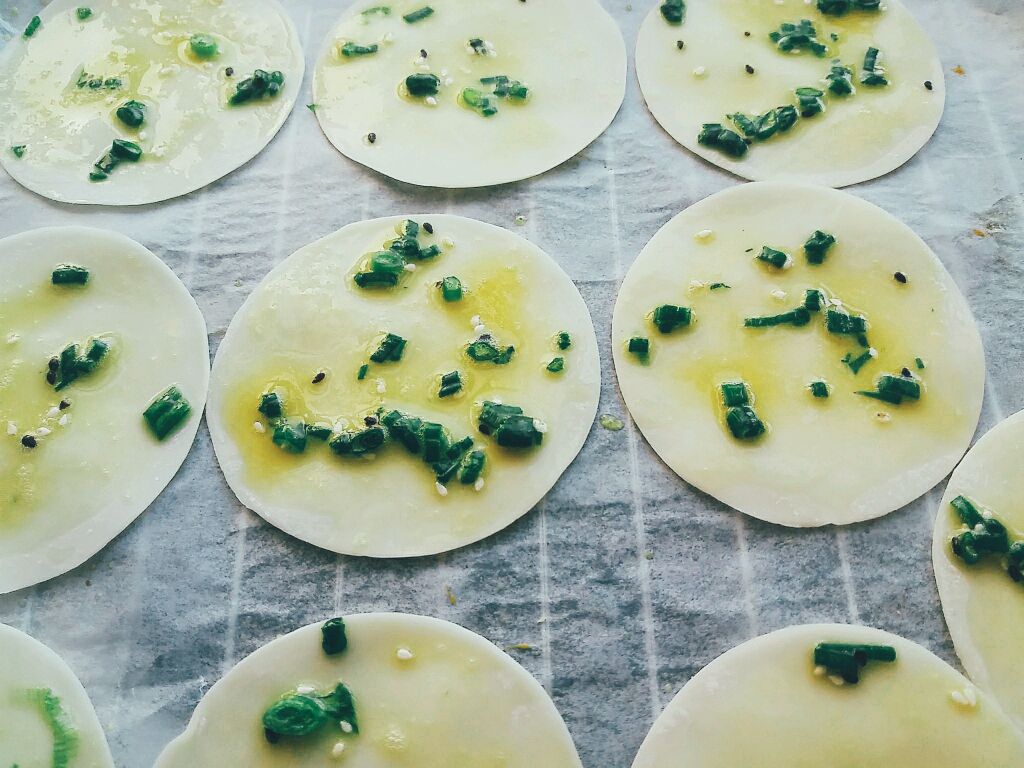 饺子皮也能做零食?咔擦一口酥脆掉渣,比旺旺仙贝还好吃!