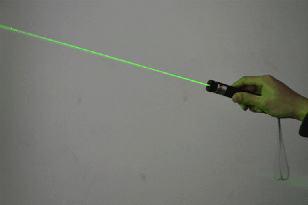 蔡依林演出时遭激光笔照眼睛!专家称致伤后不可逆…照射者被抓