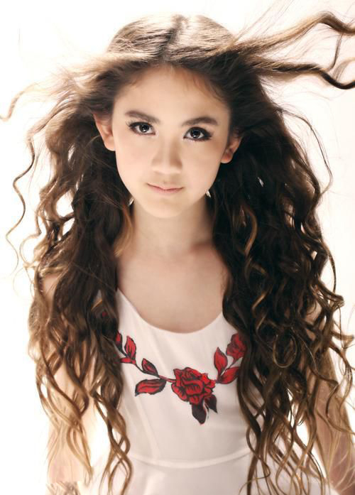 美丽的七国混血儿米蒂,以一曲《外婆家》让广大中国歌迷认识了她